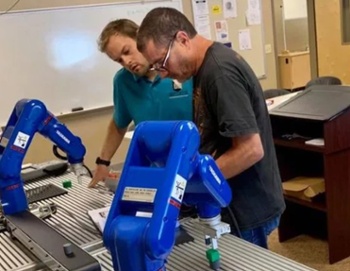 Student Robotics Training Builds Manufacturing Skills Student Robotics Training Builds Manufacturing Skills