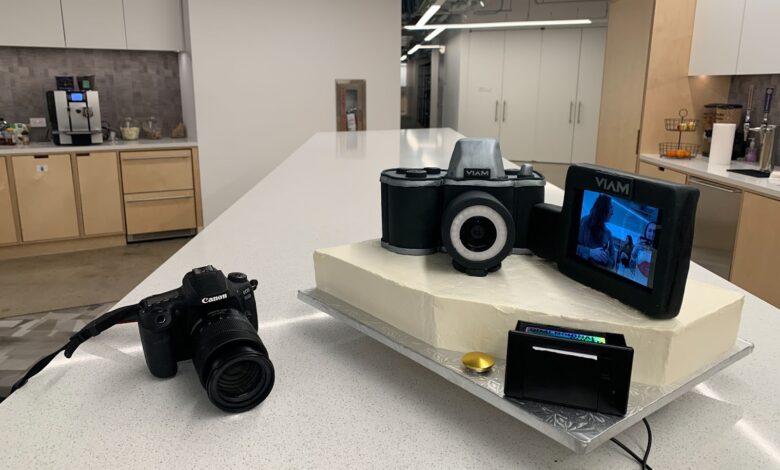 Creating the future of desserts: an interactive smart cake Creating the future of desserts: an interactive smart cake